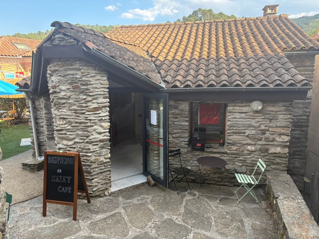 Le Mazet café